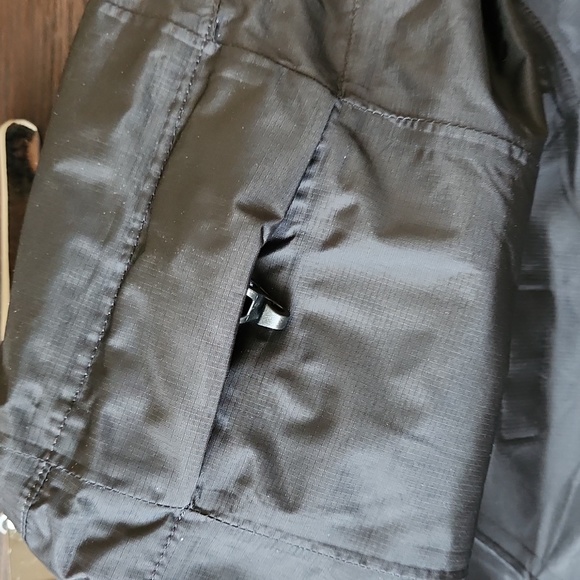 Patagonia women's Torrentshell jacket - Picture 4 of 6